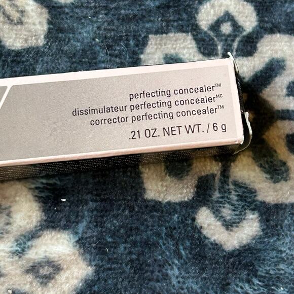 Mary Kay Perfecting Concealer LIGHT BRONZE .21 OZ. ~ New in Box - Picture 5 of 5